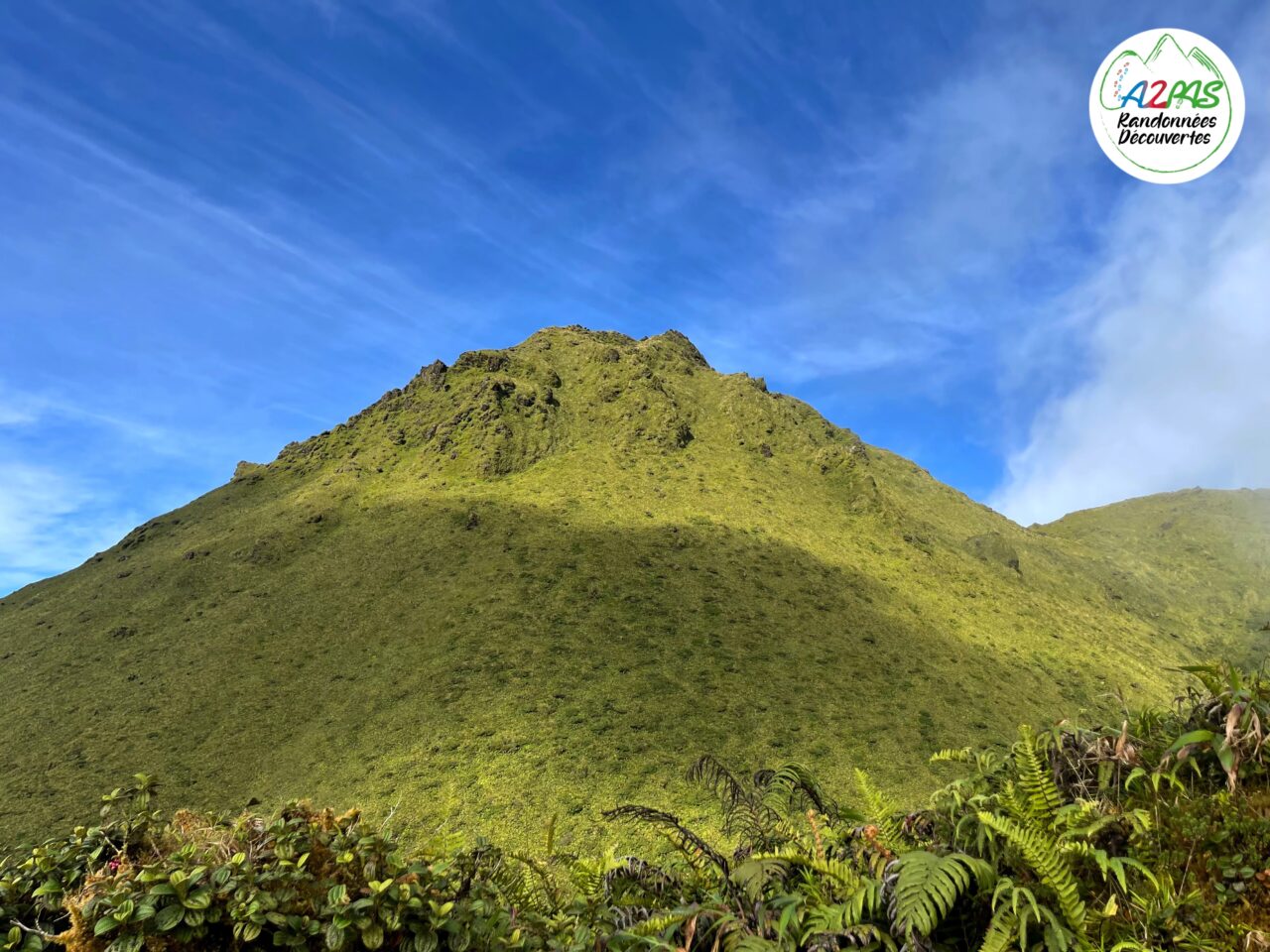 randonnee-volcan-de-la-montagne-pelee-martinique-avec-une-guide-de-randonnee-professionnelle-le-chinois
